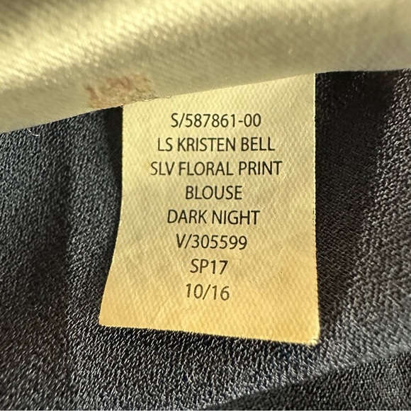 Banana Republic floral bell sleeve blouse in navy and red Medium - Picture 11 of 11